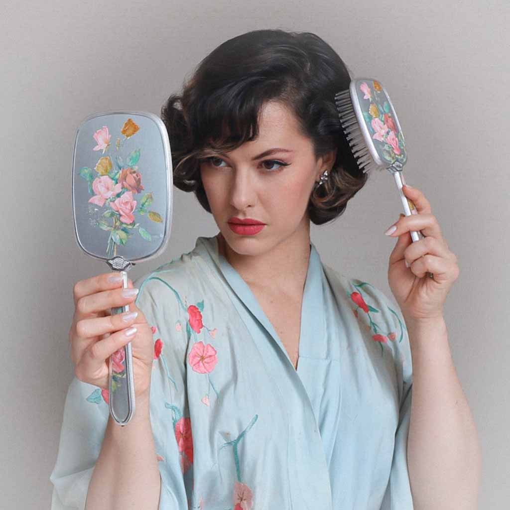 25 Classic Vintage Hairstyles to Go Retro! 26 Short Side Parted Bob With Vintage Waves and Side-Swept Bangs