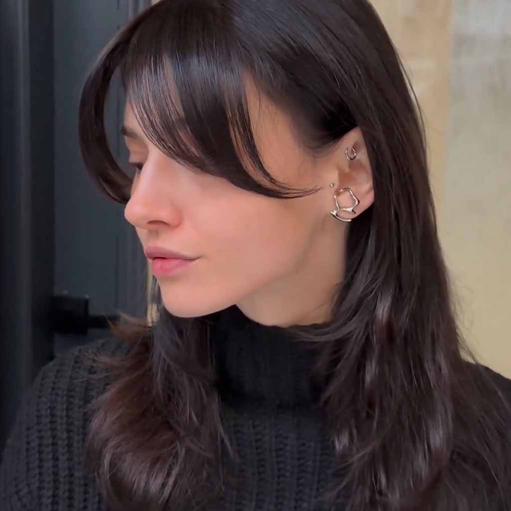 25 Sultry Summer Haircuts for Women! 25 Medium Layered Cut With Curtain Bangs