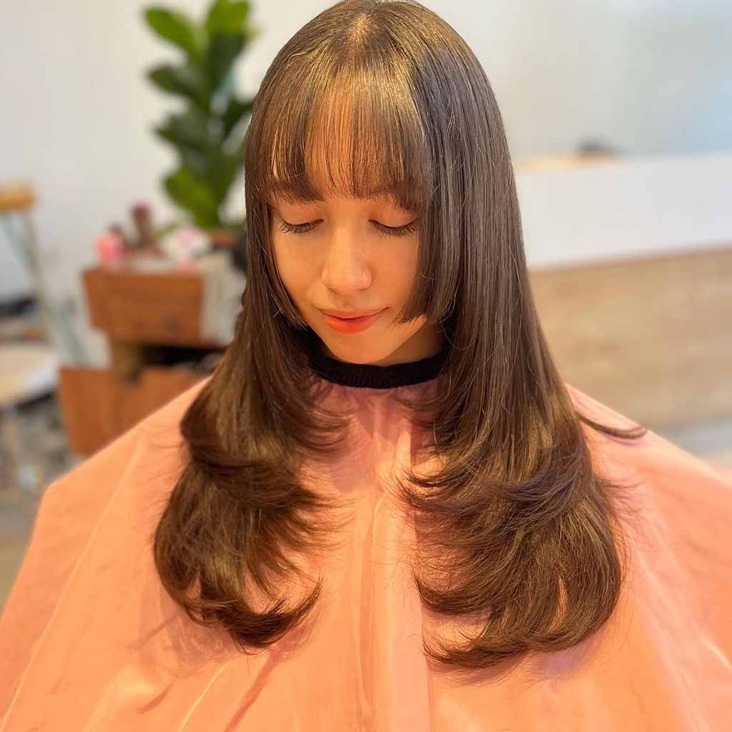15 Stylish Hime Haircut Ideas! 8 Layered Hime Cut With Choppy Bangs