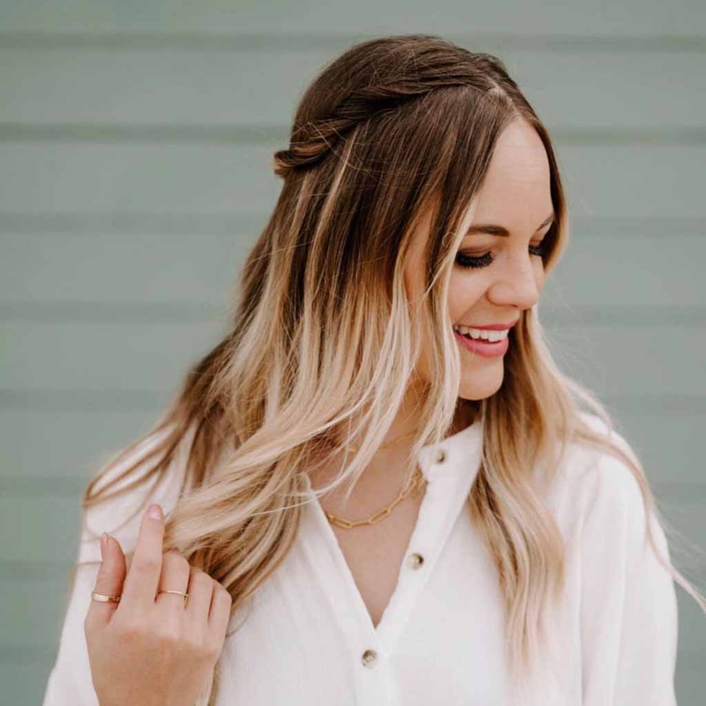 Duo-Toned Wavy Hair With Twisted Front Strands