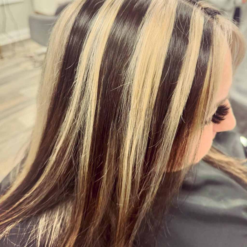 20 Stylish Hairstyles With Chunky Highlights! 14 Blonde and Brown Chunky Highlights on Straight Hair