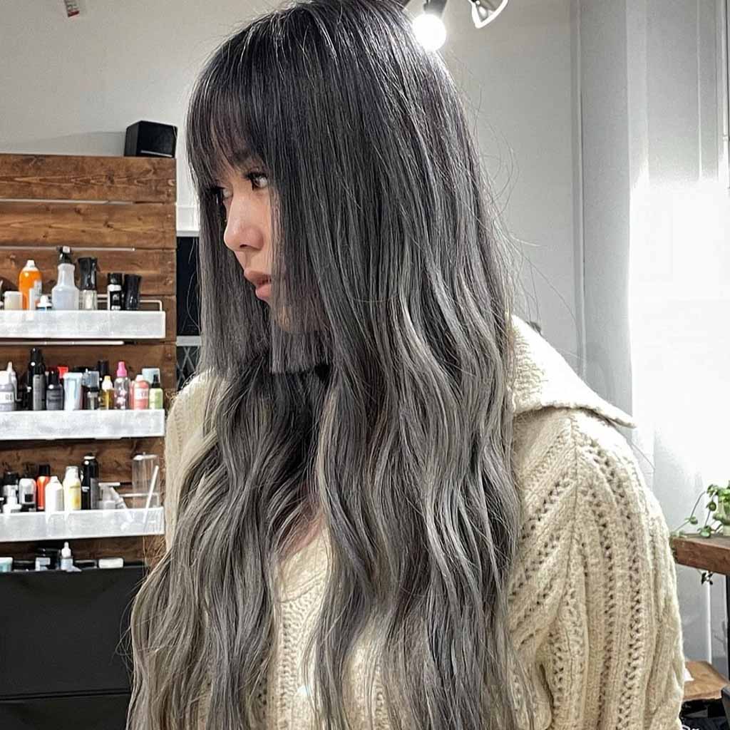 15 Stylish Hime Haircut Ideas! 16 Ash Blonde Long Hime Cut With Beachy Waves