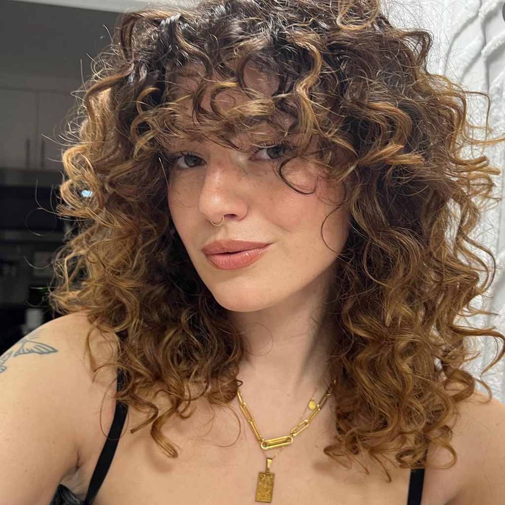 20 Playful Curly Hair Ideas! 19 Medium Bronde Messy Loose Curls