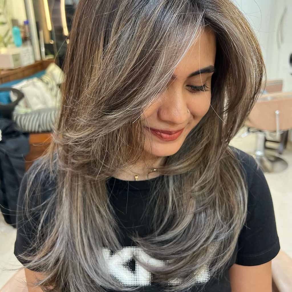 15 Sassy Hairstyles With Streaky Highlights! 3 Ash Blonde Streaky Highlights on Brown Layered Hair