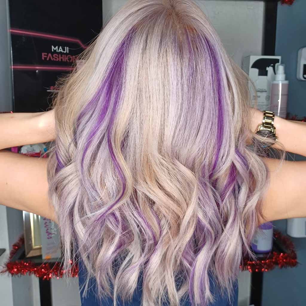 15 Sassy Hairstyles With Streaky Highlights! 5 Tousled Bleached Blonde Hair With Purple Highlights