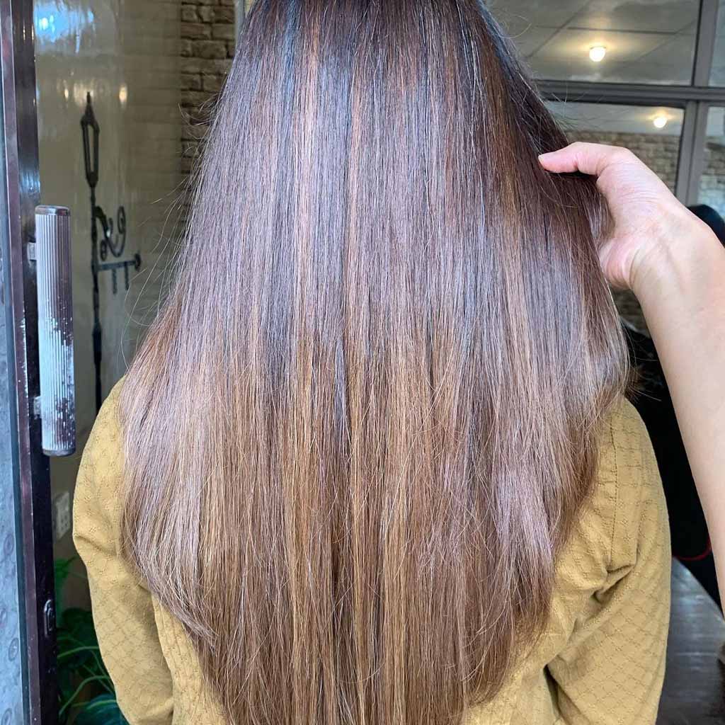 15 Sassy Hairstyles With Streaky Highlights! 10 Long Layered Cut Black Hair With Brown Highlights