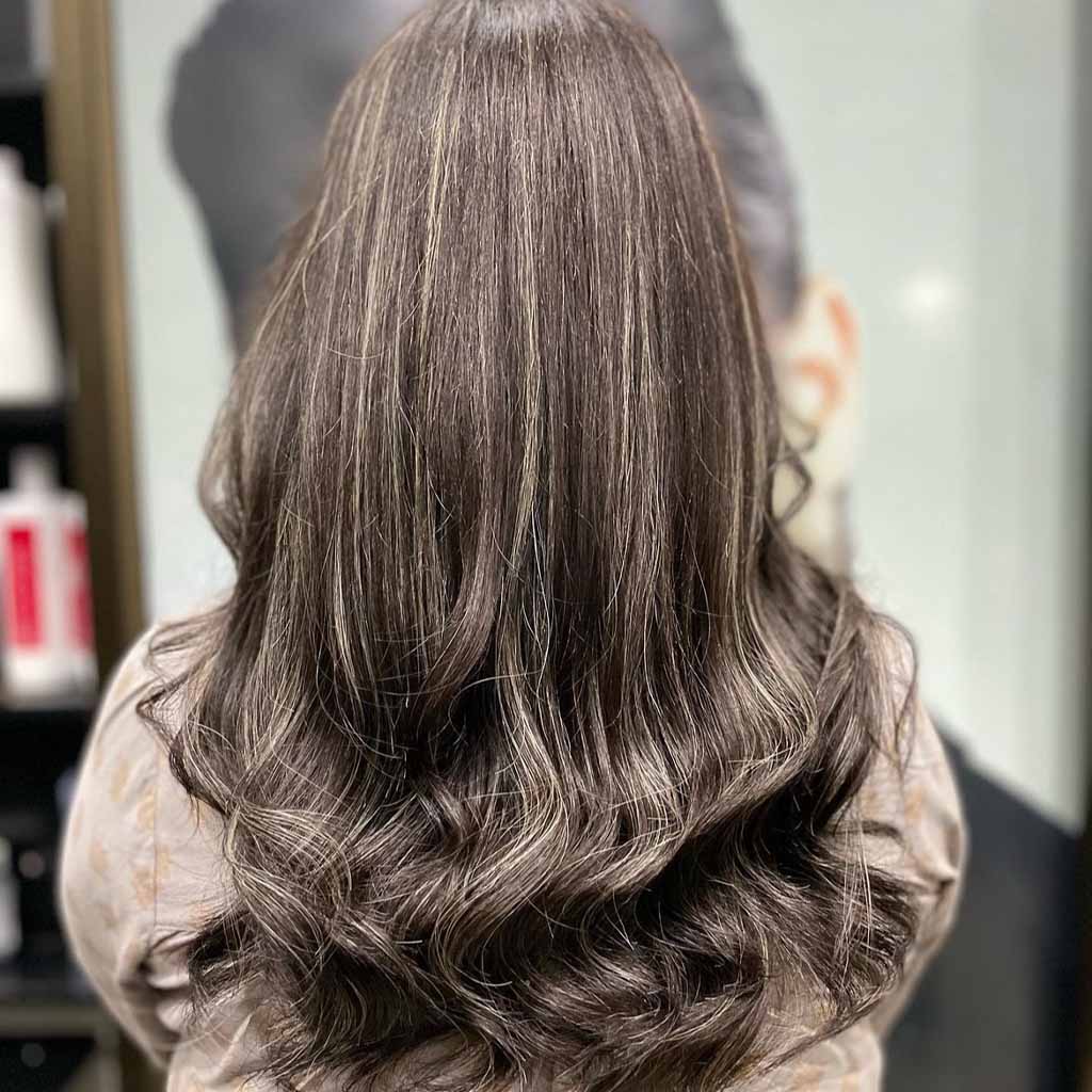 15 Sassy Hairstyles With Streaky Highlights! 12 Cool Toned Brunette Hair With Ash Highlights