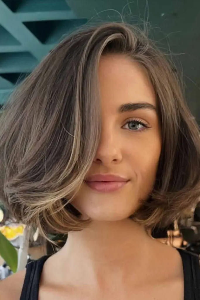 12 Classy 90’s Bob Haircut Ideas 2 Voluminous Side Swept Bob