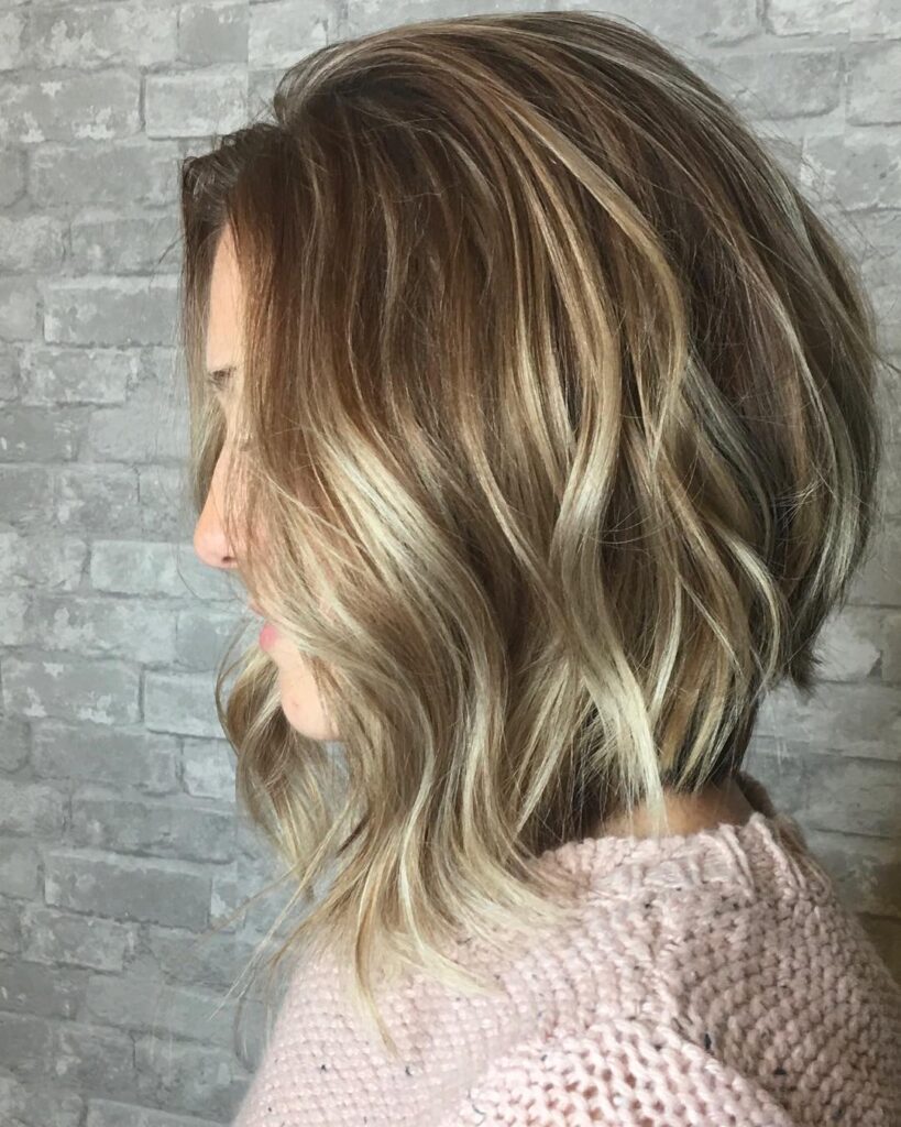 10 Lob Haircuts for Women 2 Wavy Lob with Beachy Texture 819x1024 1