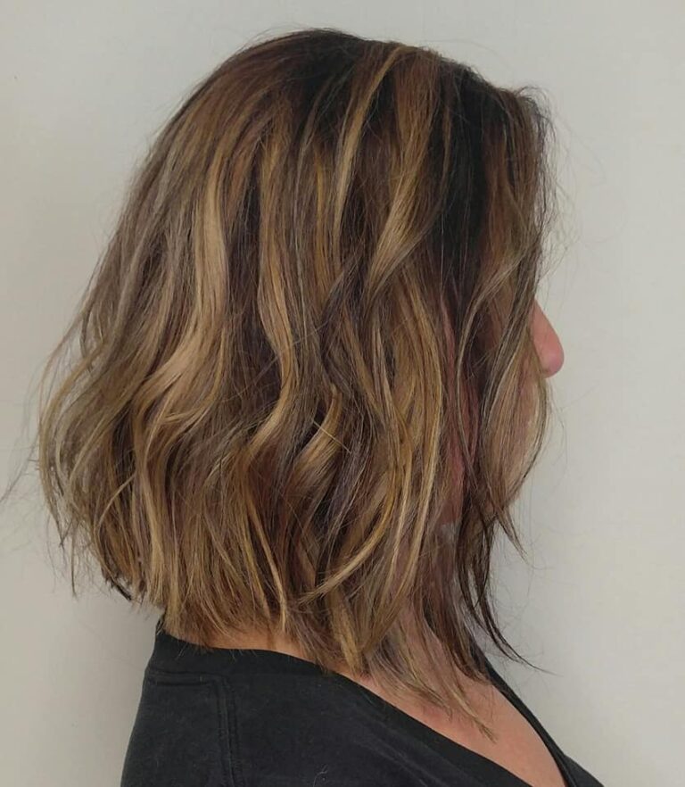 10 Mid-Length Haircuts for Women 7 Wavy Lob with Highlights 768x882 1