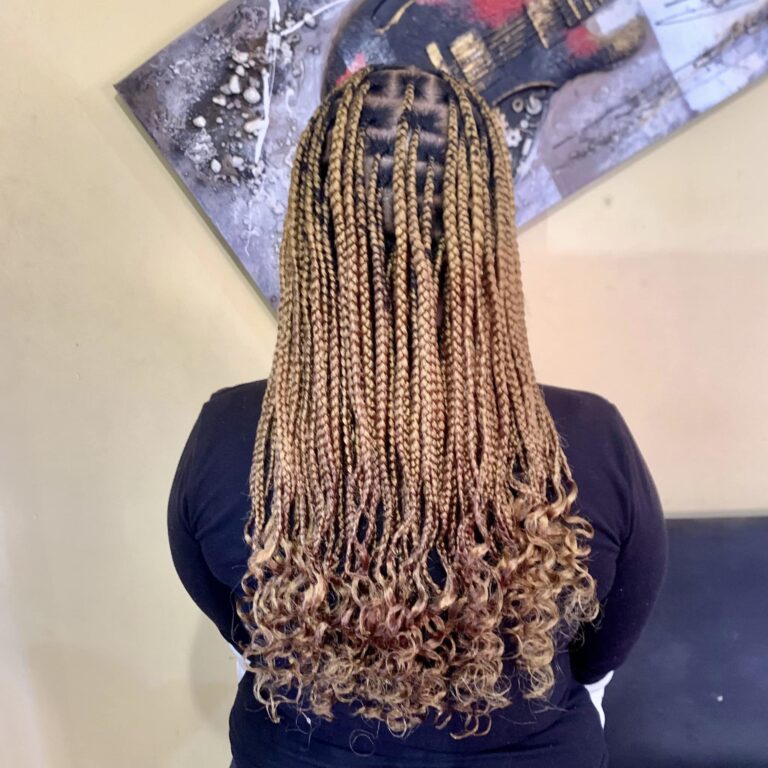 12 Knotless Braids Hairstyle Ideas: Timeless Looks for Every Vibe 4 londe Knotless Braids With Curls 1